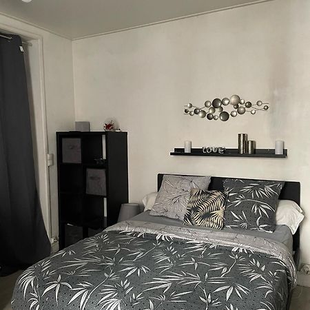 Au Bas De Montmartre ! Apartment ปารีส ภายนอก รูปภาพ